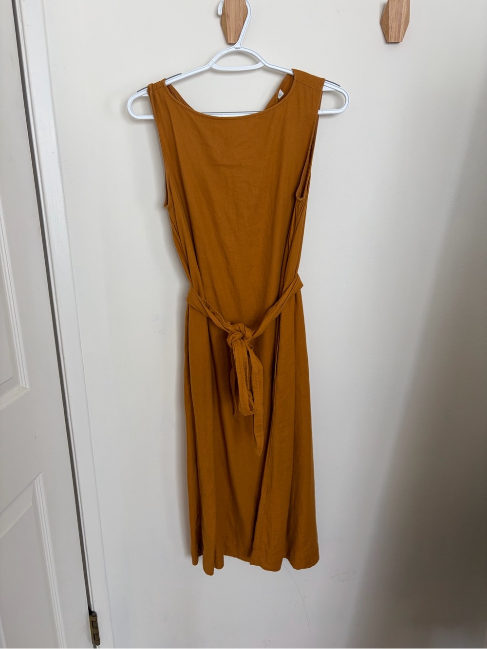 Uniqlo Sleeveless Midi Dress in Mustard Brown
